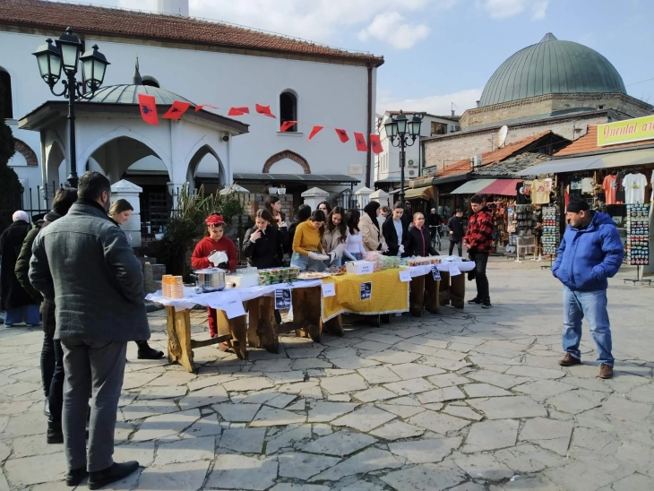 Kermes për solidaritet me Turqinë në Çarshinë e Vjetër të Shkupit