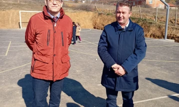 Амбасадорот Тицињски ги посети мултифункционалните игралишта во Бањица и Лисиче, донација од Полска