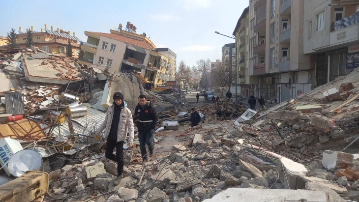 Повеќе од 50.000 згради уништени или тешко оштетени во разорните земјотреси во Турција