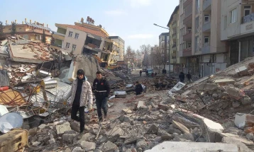 Повеќе од 50.000 згради уништени или тешко оштетени во разорните земјотреси во Турција