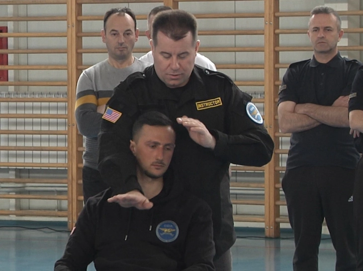 Инструктор од САД ги обучуваше тетовските полицајци за специјални интервенции