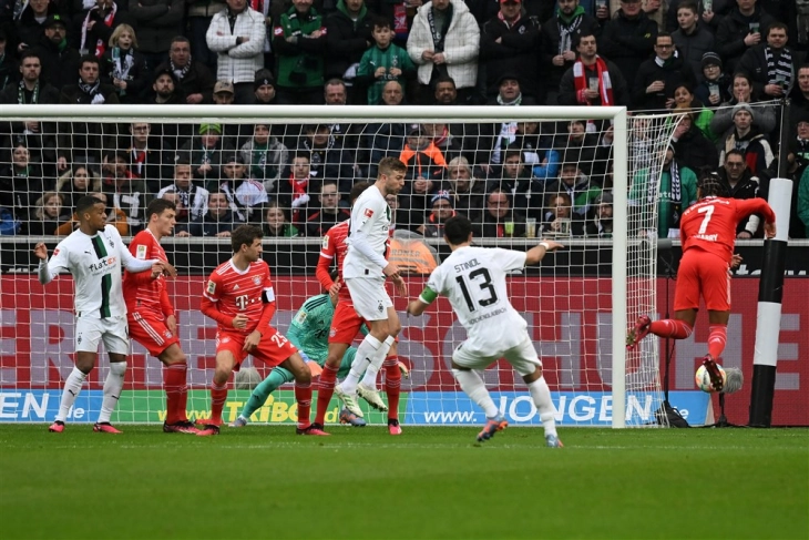 Борусија Менхенгладбах ја прекина серијата без пораз на Баерн која траеше 21 натпревар