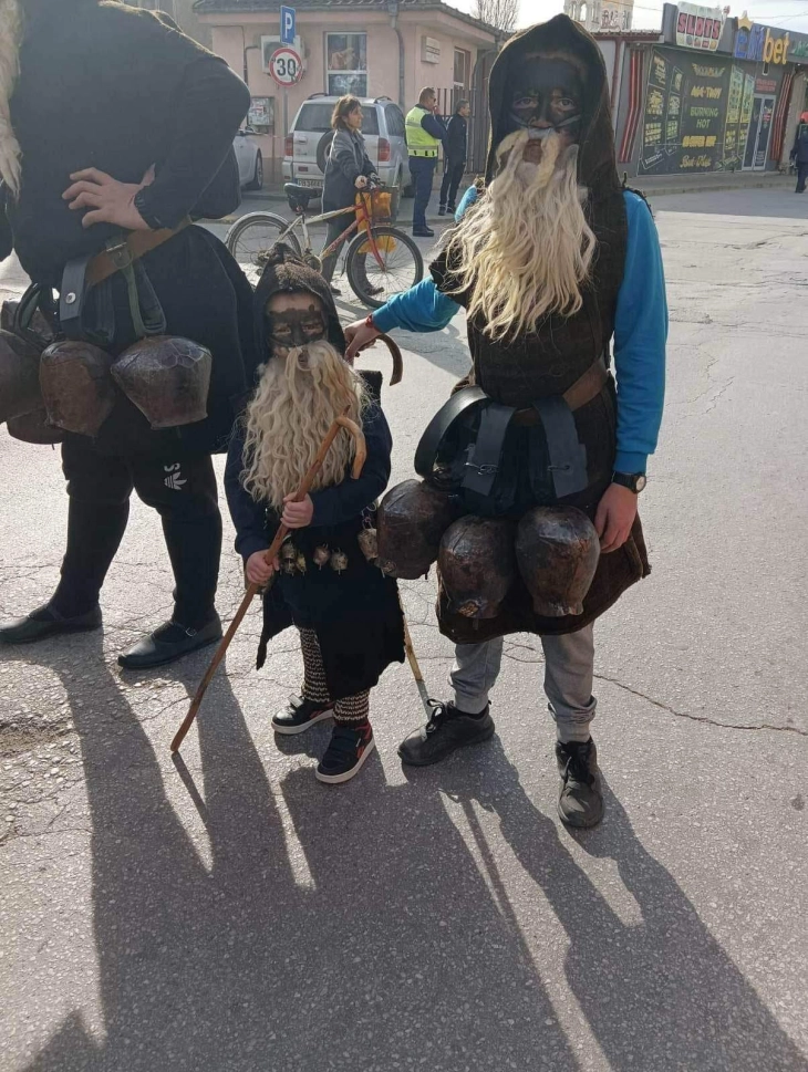 Џоломарите од Ресава бркаа лоши духови на карневал во Бугарија