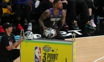 Lillard wins three-point contest, says 'now I can retire from it'