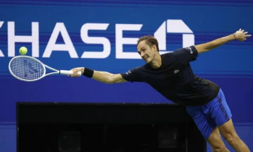 Медведев го освои турнирот во Ротердам