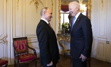 Peskov: Putini nuk planifikon të bisedojë me Bajdenin