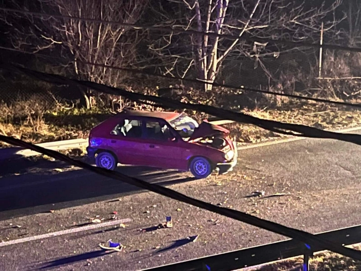 Автомобил удрил во полициско возило на автопатот Куманово – Табановце