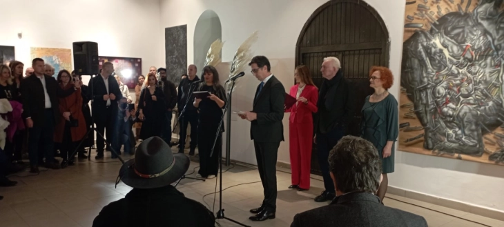 Pjesëmarrësit në Galerinë e 54-t Botërore të Karikaturave dhe në Bienalen Osten të Vizatimeve Shkupi 2022 në pritje te Pendarovski