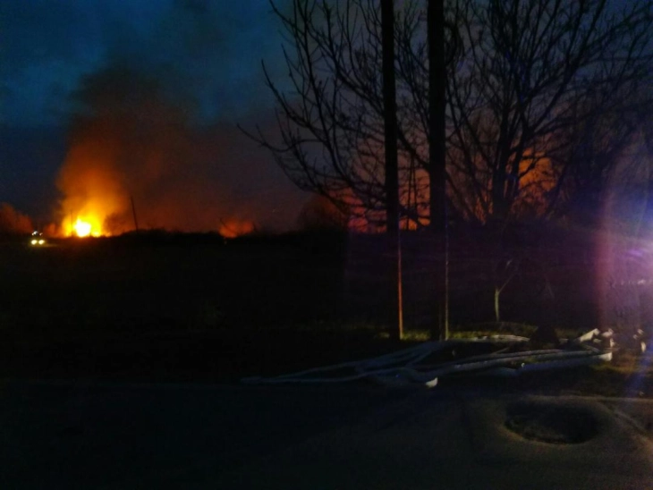 Пожар во околината на Охрид, на терен десет пожарникари со четири возила