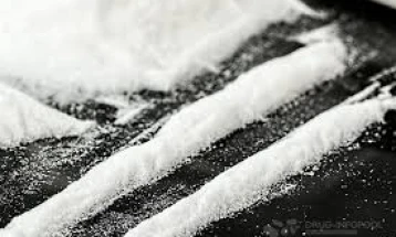 Qindra kilogramë kokainë janë gjetur në një plazh në Francë
