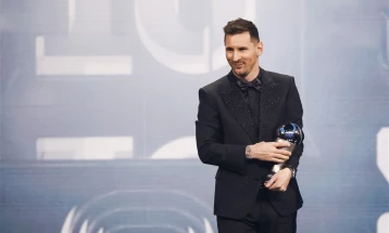 Messi thanks Argentina team-mates after landing FIFA player award