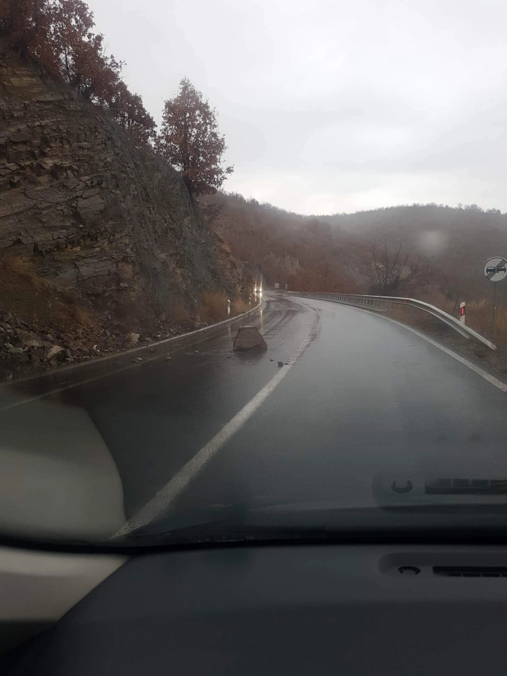 Одрон на патот Делчево - Македонска Каменица кај селото Луковица