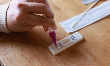 Është miratuar testi i parë që në shtëpi zbulon edhe  kovidin edhe gripin