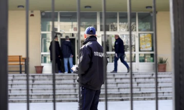 Дојави за бомби утрово во 18 училишта во Скопје