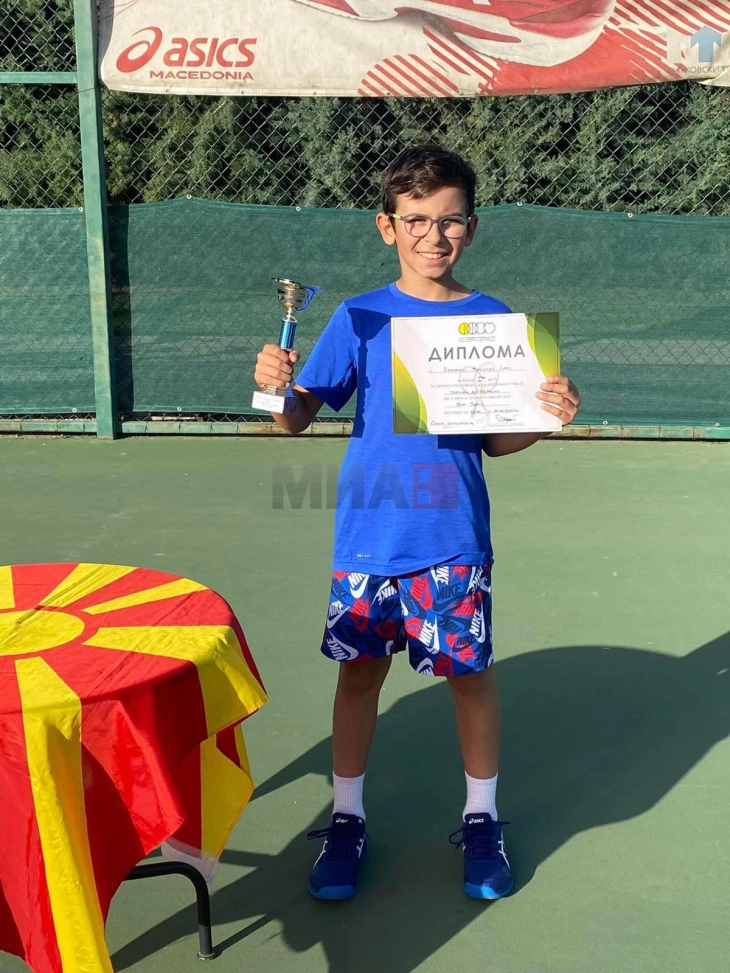 Талент за тенис и математика десетгодишниот Василиј Закоски, добитник на признание за Денот на Општина Тетово