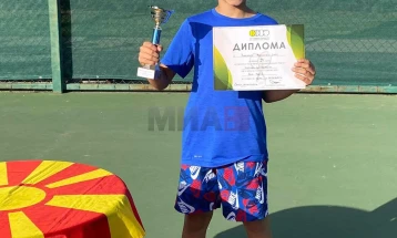 Талент за тенис и математика десетгодишниот Василиј Закоски, добитник на признание за Денот на Општина Тетово