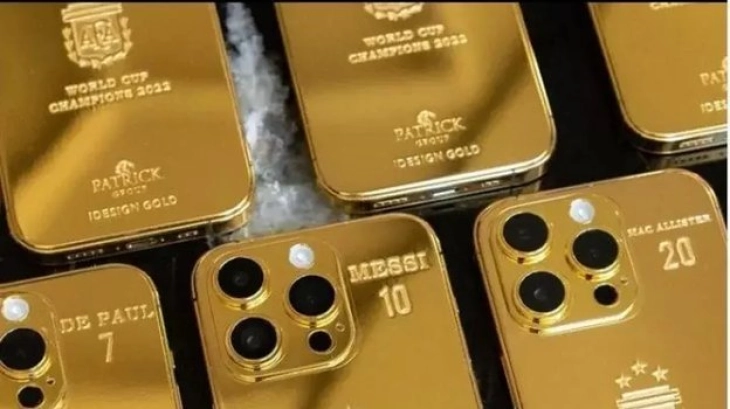 Меси купи 35 златни ајфони за играчите и тренерите на Аргентина