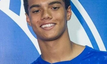 Синот на Роналдињо потпиша за Барселона