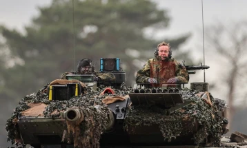 Gjermania po kërkon të blejë tanke nga Zvicra për të ndihmuar Ukrainën