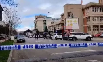 Një person humbi jetën dhe pesë janë lënduar nga shpërthimi i një bombe në hyrje të Gjykatës Themelore në Podgoricë