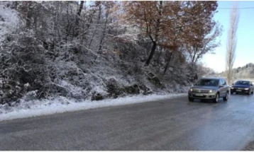 Врнежи од снег на Попова Шапка, Маврово и Стража, но не претставуваат пречка за одвивање на сообраќајот