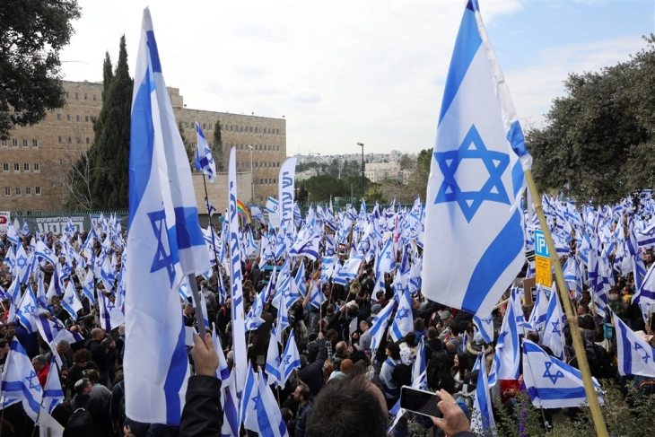 Околу 300 илјади Израелци протестираа поради владините реформи во правосудството