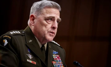 Началникот на Генералштабот на американската армија во ненадејна посета во североисточна Сирија контролирана од Курдите, Дамаск лут