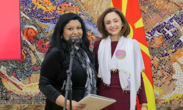 Сопругата на претседателот,  Ѓоргиевска, со поддршка на конференцијата „Придонесот на Ромките во македонското демократско општество“    