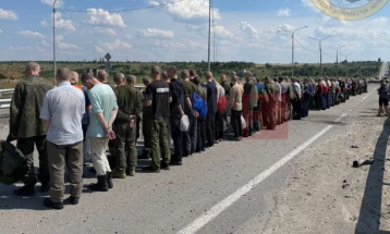 Ministria e Mbrojtjes e Rusisë: Ukraina liroi 90 të burgosur rusë