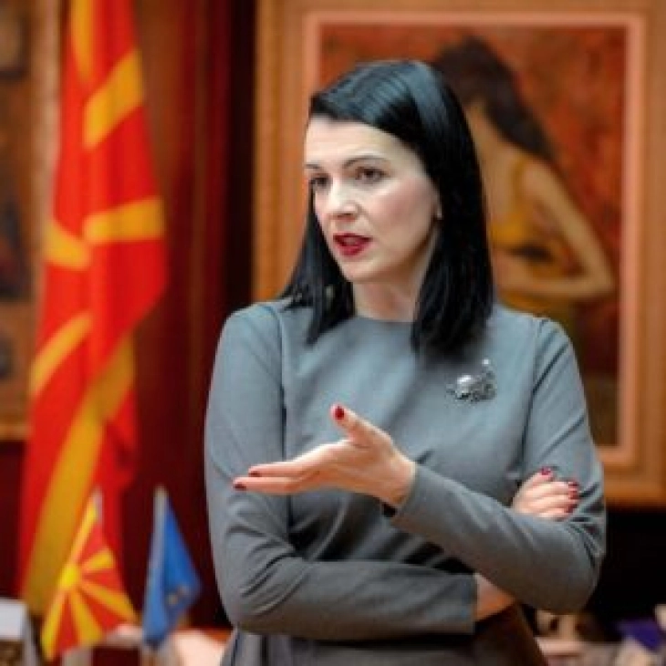Костадиновска-Стојчевска: Со новиот закон за македонскиот јазик тој се заштитува како духовно наследство