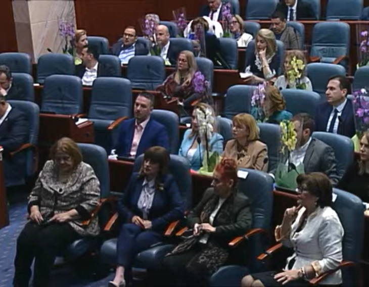 Seanca e parë plenare: ka përparim në barazinë gjinore, por ekzistojnë akoma shumë sfida me të cilat duhet të përballemi