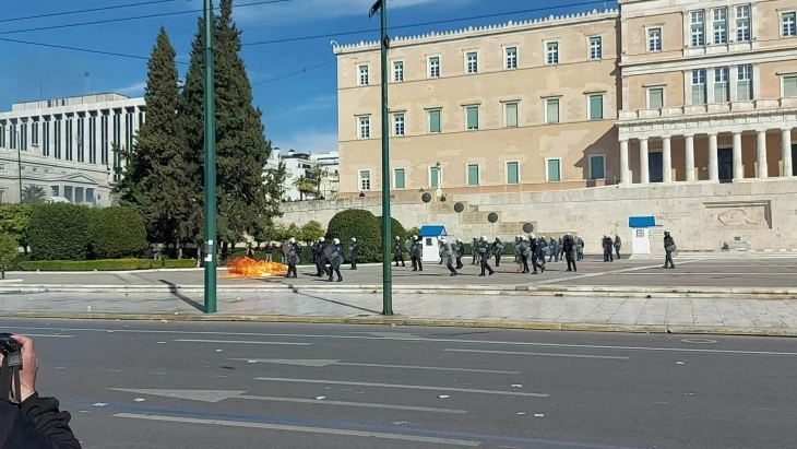 Инциденти на масовниот протест во Атина за железничката несреќа