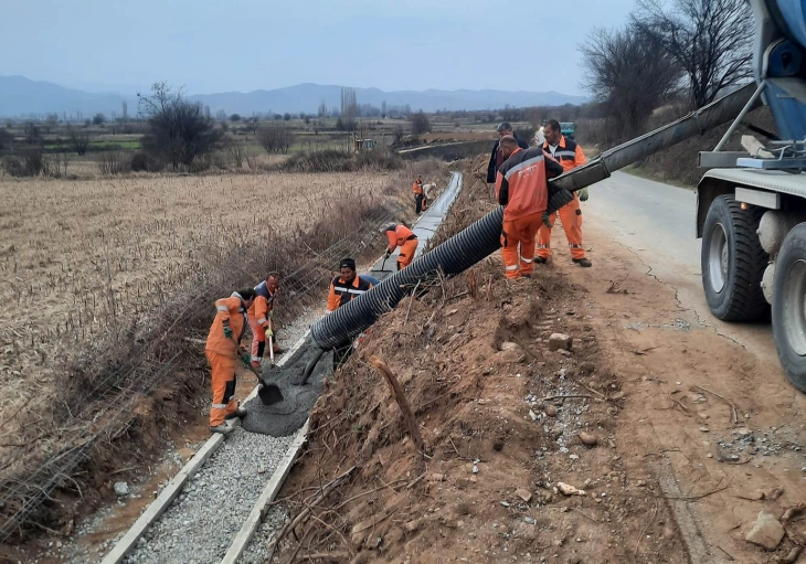 Се градат помошни канали за наводнување и речни каскади во општина Зрновци