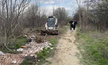 Општина Кисела Вода со акција за чистење депонија во Расадник