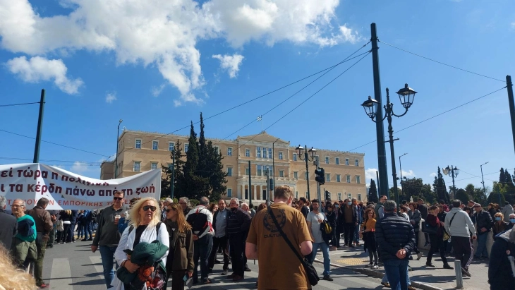 Повторно протести во Атина поради железничката несреќа