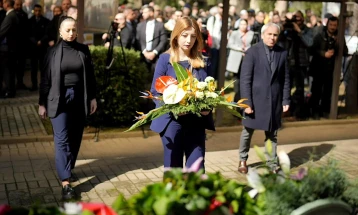 Градоначалничката Арсовска и Делегација од град Скопје одадоа почит по повод 80 години од депортацијата на македонските Евреи