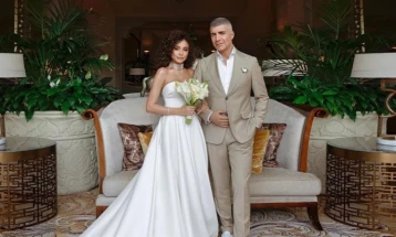 Турскиот актер Озџан Дениз се венча со својата 23 години помлада девојка