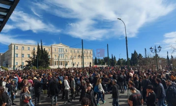 Grevë e përgjithshme në Greqi për shkak të aksidentit të trenit