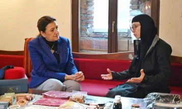 Министерката Тренчевска во посета на манастирот во Рајчица