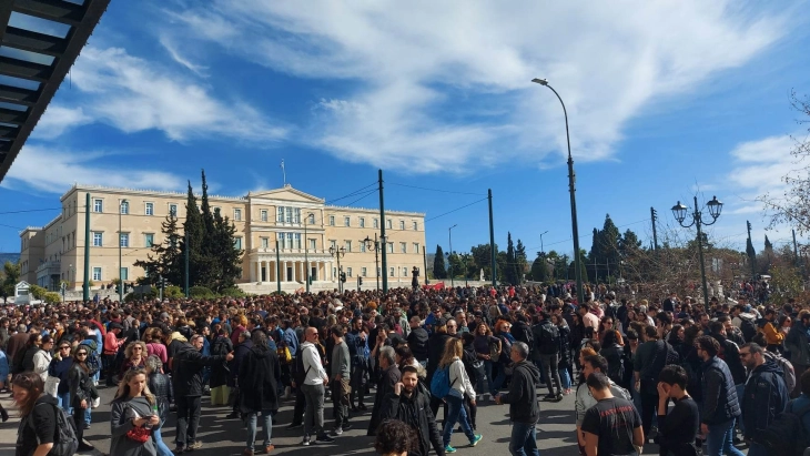 Further strikes in Greece hit air and rail transport