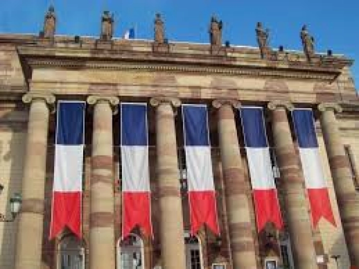 Француската влада користи специјална уставна процедура за да го заобиколи Собранието за пензиската реформа