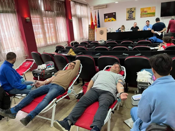 Крводарителска акција во Неготино, обезбедени 76 крвни единици