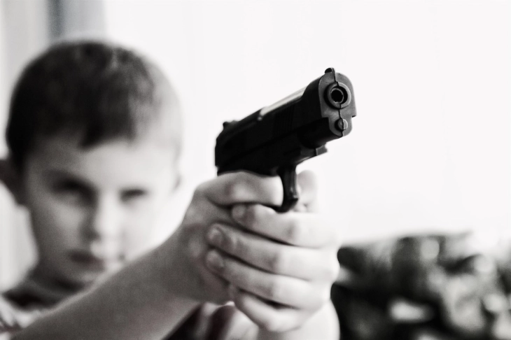 Сé повеќе деца стануваат насилници-промената може да се направи само дома, препорачуваат психолозите