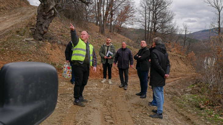 Почнаа градежните работи за асфалтирање на патот во кривопаланечкото село Кркља