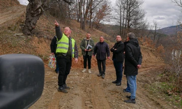 Почнаа градежните работи за асфалтирање на патот во кривопаланечкото село Кркља