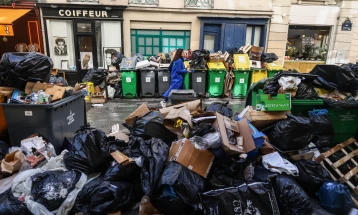 Во Париз повеќе од 10.000 тони ѓубре на улиците