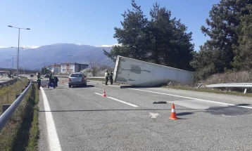 Камионот што излета кај Тетово го управувал 35 годишен возач од Црна Гора