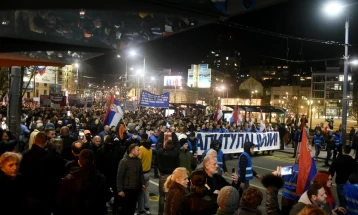 „Блиц“: Екстремисти планираат улични протести во Србија