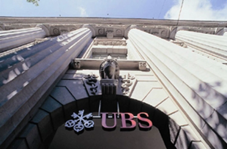 UBS го презема конкурентот Credit Suisse за три милијарди евра