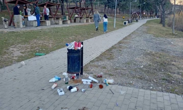 По викендот крајбрежјето на велешко езеро „Младост“ преполно со ѓубре